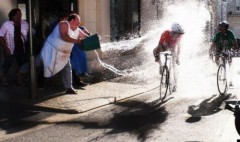 cycliste-seau-eau-.jpg